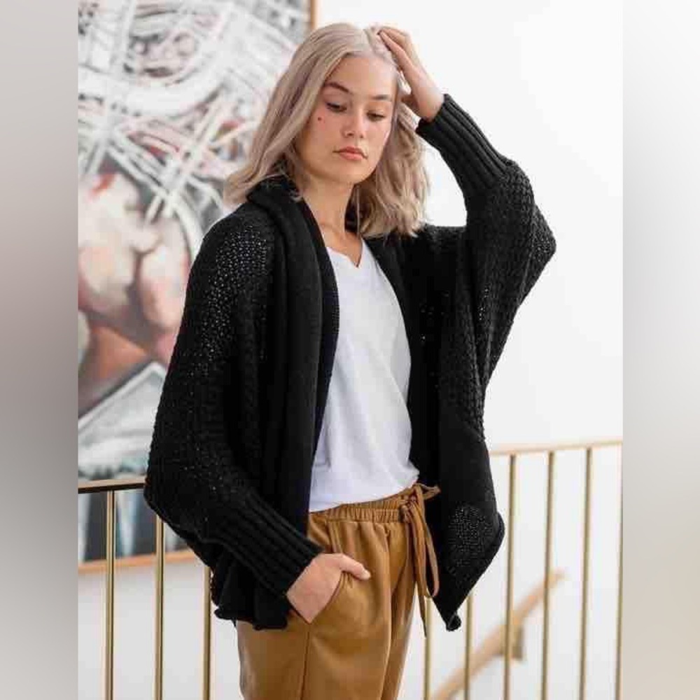 New with tags - Blondie Boutique - Dolman Sleeve cocoon cardigan. O/S